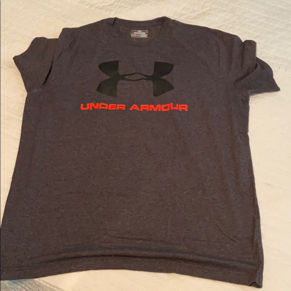 UA t shirt no stains or tears